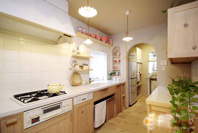 点击大图看下一张：室内家居厨房简约装修设计图
