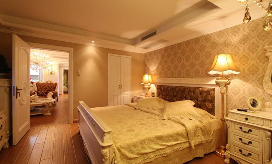 点击大图看下一张：豪华欧式卧室设计温暖舒适