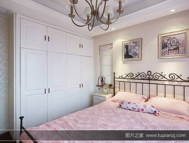 点击大图看下一张：欧式新古典卧室装修效果图精致内敛