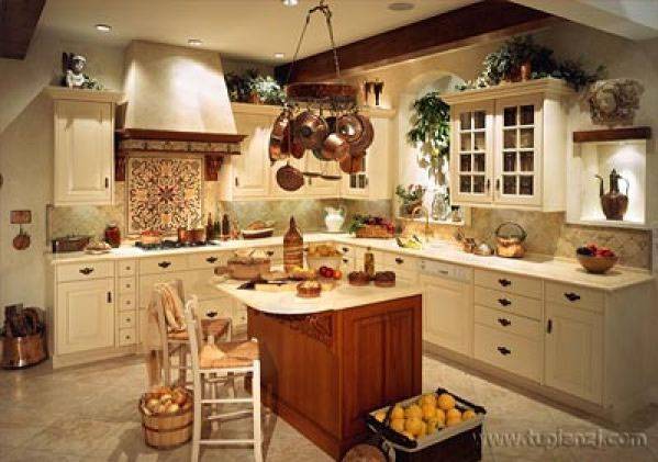 点击大图看下一张：浪漫典雅欧式田园风格厨房图片