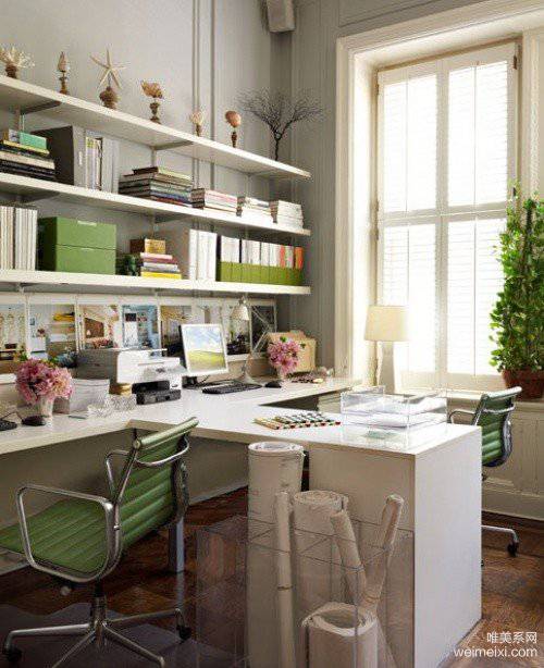 点击大图看下一张：打造清爽舒适的家庭办公室装修设计图片
