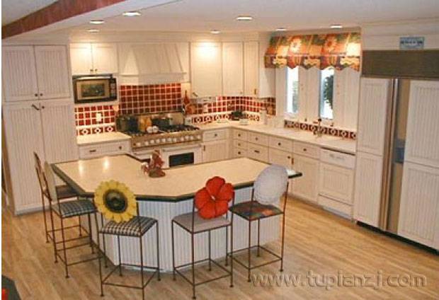点击大图看下一张：别墅厨房设计效果图时尚精美