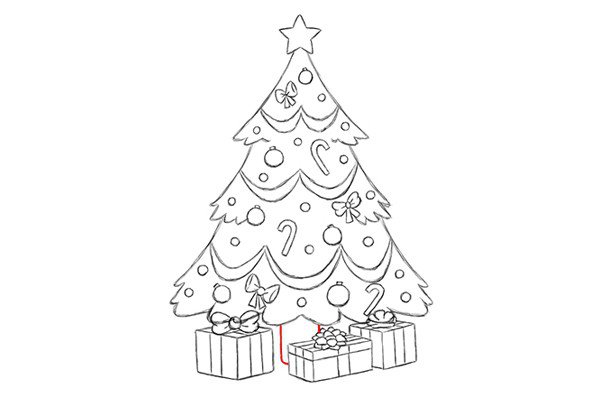 12.圣诞礼物盒可以多画几个，让画面看起来更丰满。最后别忘啦给圣诞树画上树干。