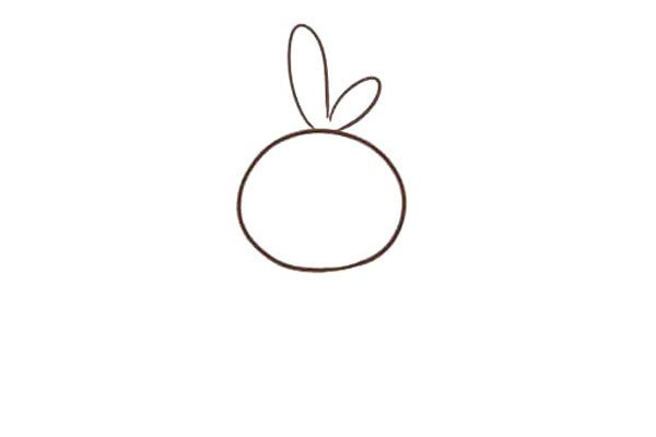 第二步:在头顶上画两个大小不一样的耳朵。这样看起来是不是很像一个圆圆的白萝卜，哈哈哈~~不过兔子啊喜欢吃胡萝卜!