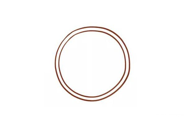 2.在圆圈外围再画一个圆，画出杯口的厚度。