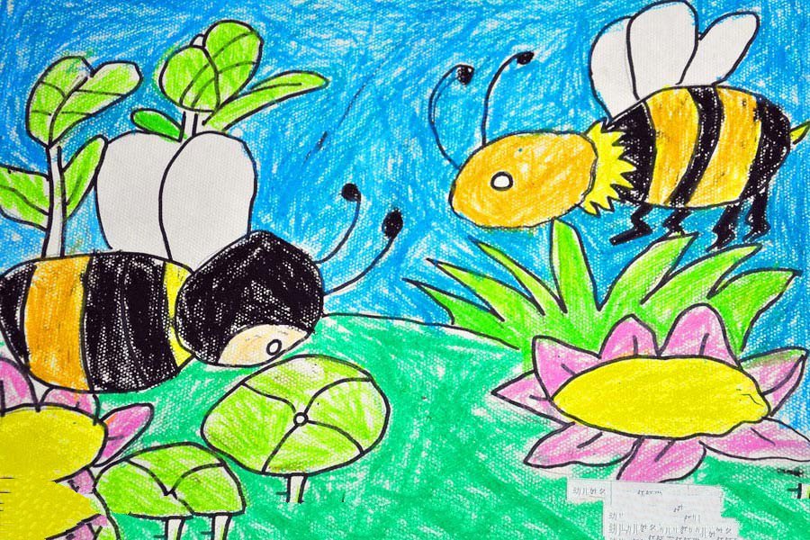 五一劳动节儿童绘画-花丛中的小蜜蜂