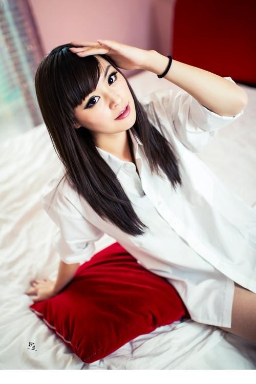 点击大图看下一张:白衬衫气质美女私房闺中日记6