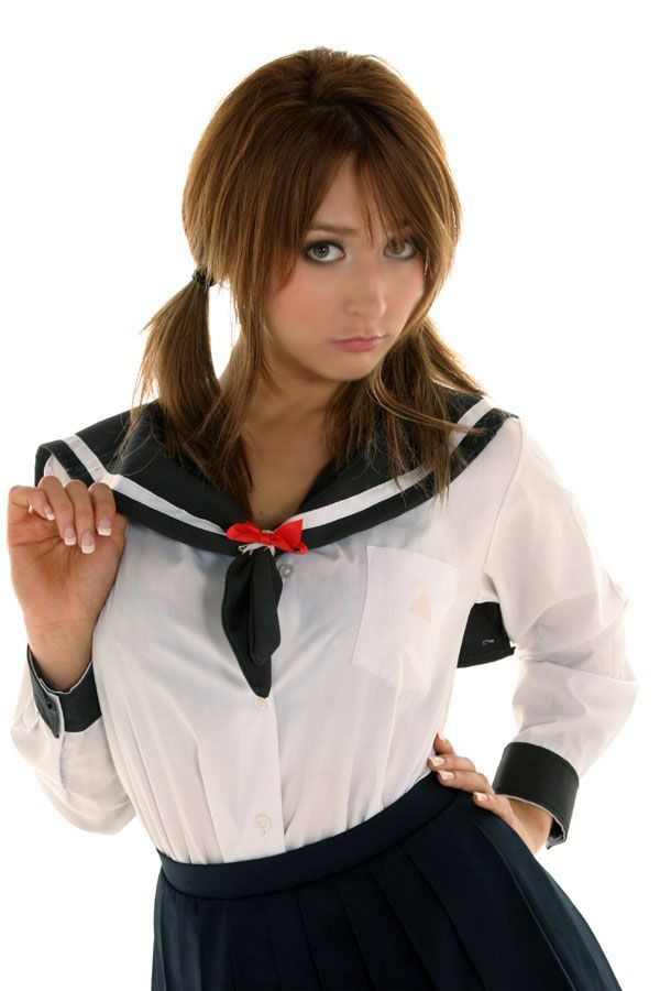 点击大图看下一张：穿着学生制服的莉亚·迪桑美女5