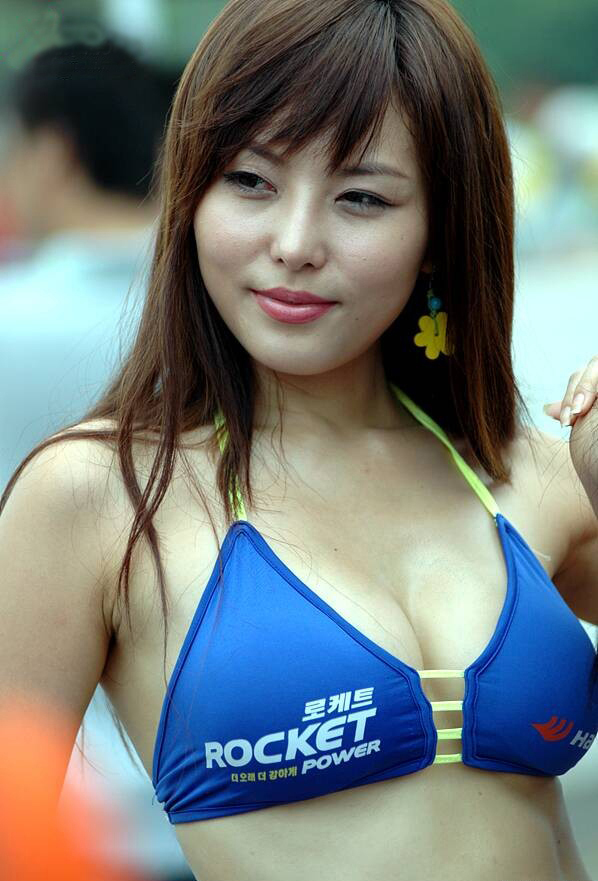 点击大图看下一张：超劲爆的韩国美胸车模美女(1)3