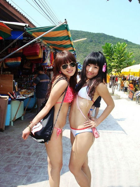 点击大图看下一张：ZERO啦啦队畅游泰国 阳光沙滩大秀比基尼2