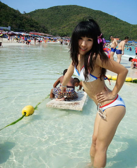 点击大图看下一张：ZERO啦啦队畅游泰国 阳光沙滩大秀比基尼4