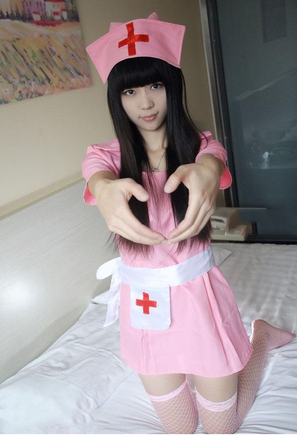 点击大图看下一张：卡哇伊小美人粉色护士制服丝袜诱惑5
