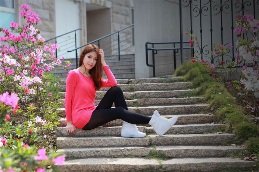 点击大图看下一张:美女琦琦诱人户外唯美写真9