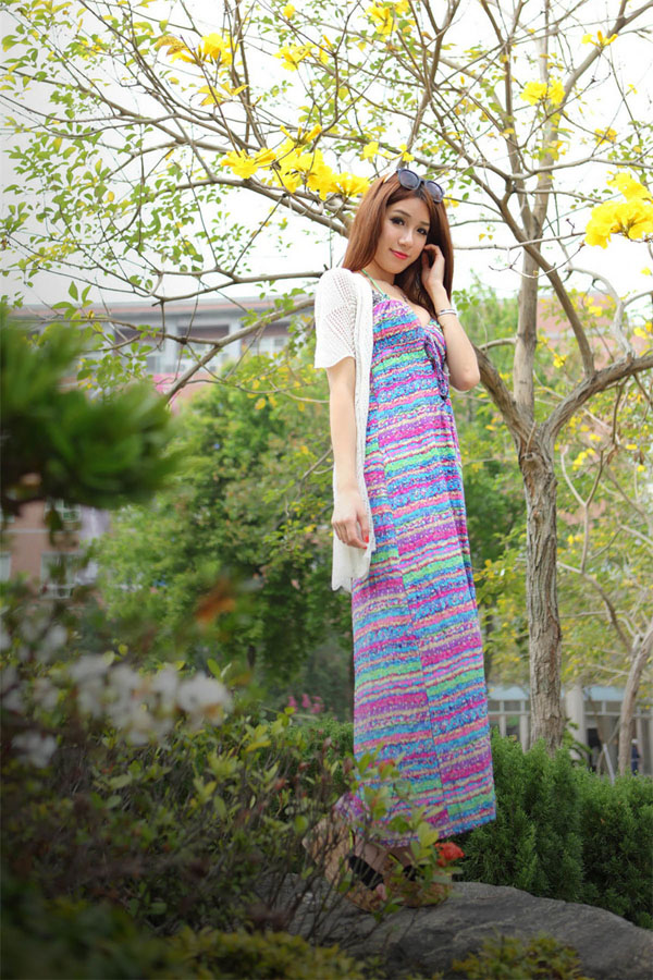 点击大图看下一张:美女琦琦诱人户外唯美写真8