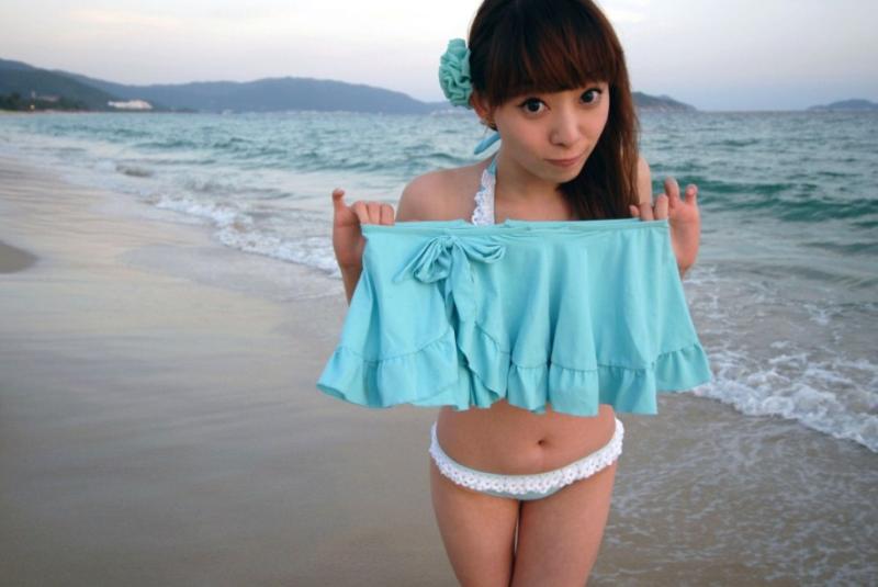 点击大图看下一张：海滩的卡哇伊比基尼少女7