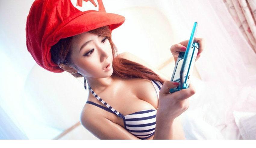 点击大图看下一张：PSP游戏美女比基尼爆乳写真3