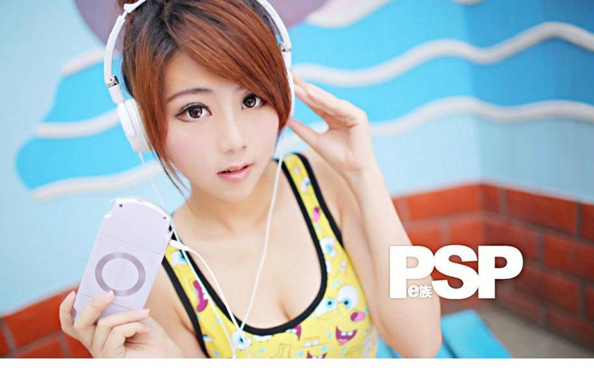 点击大图看下一张：PSP游戏美女比基尼爆乳写真2