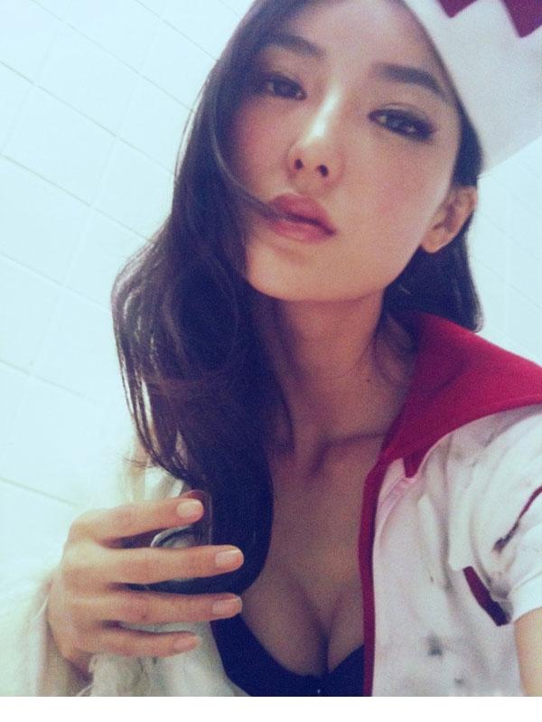 点击大图看下一张：性感美模诱人私房cosplay小护士3