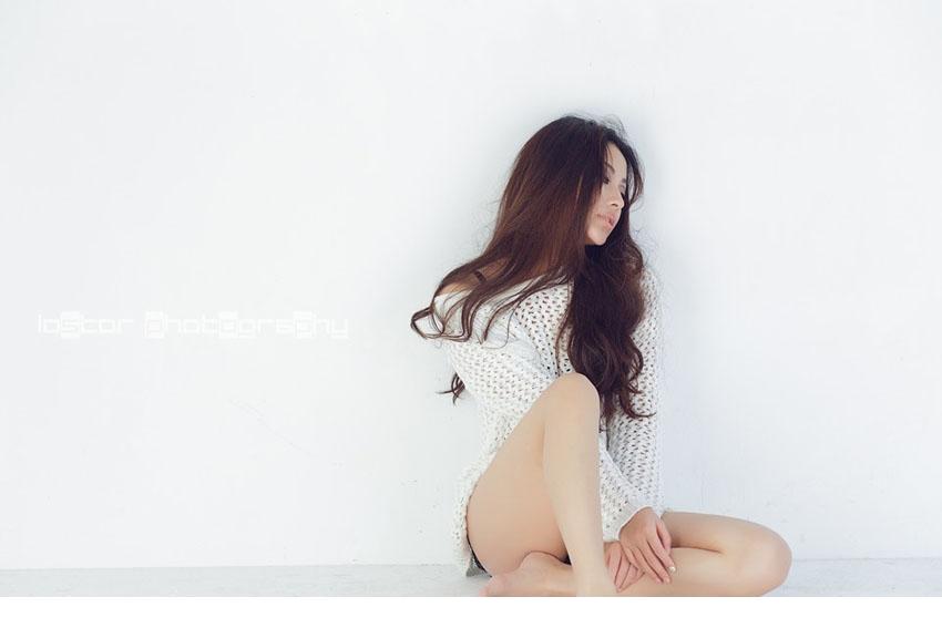 点击大图看下一张:小性感美女模特纯白色诱惑9