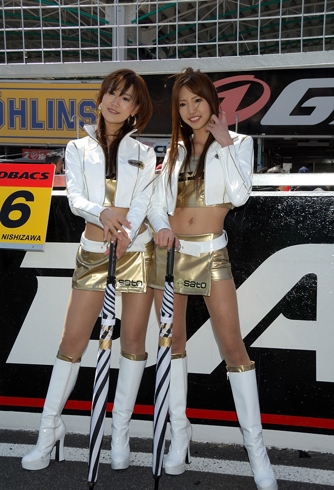 点击大图看下一张：李瑰丽日本最火的美腿车模美女3