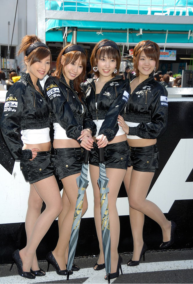 点击大图看下一张：李瑰丽日本最火的美腿车模美女5