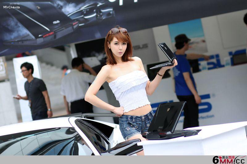 点击大图看下一张：韩国豪车美女车模白色风暴6