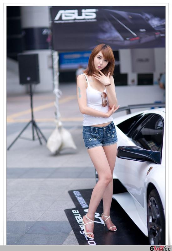 点击大图看下一张：韩国豪车美女车模白色风暴2