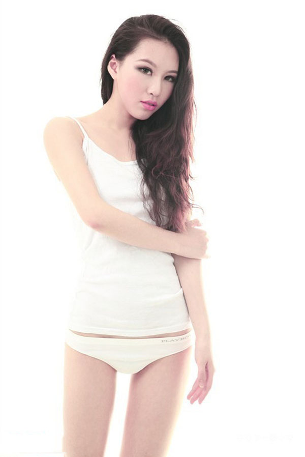 点击大图看下一张：小美女丝滑美腿9