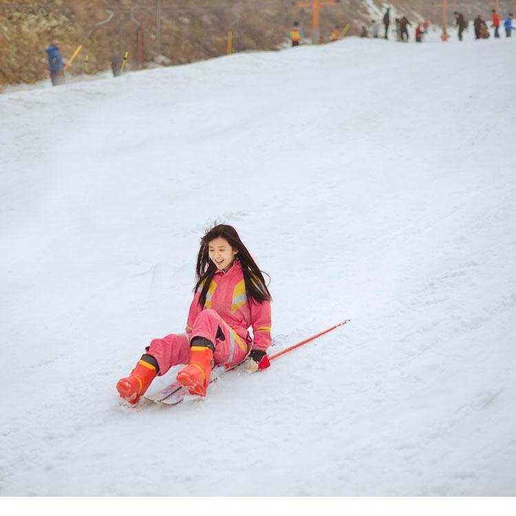 点击大图看下一张：滑雪场的清新可爱萌妹纸2