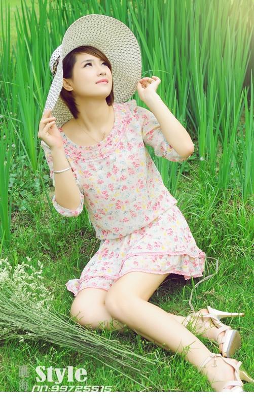 点击大图看下一张：清纯花裙子美女带来春的味道8