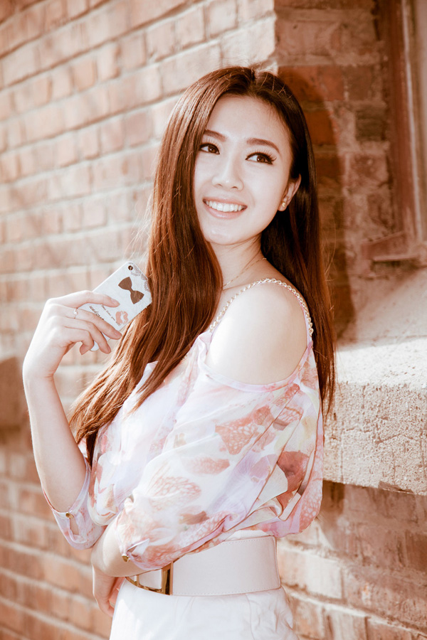 点击大图看下一张:清纯模特迷人可爱甜美写真1