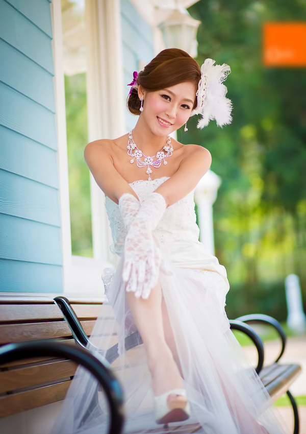 点击大图看下一张：Winne清纯唯美婚纱外拍写真1