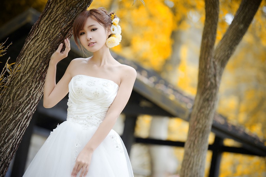点击大图看下一张：白色婚纱Vika迷人甜美写真4