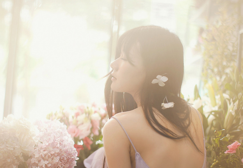 点击大图看下一张：清纯mm花房私照写真5