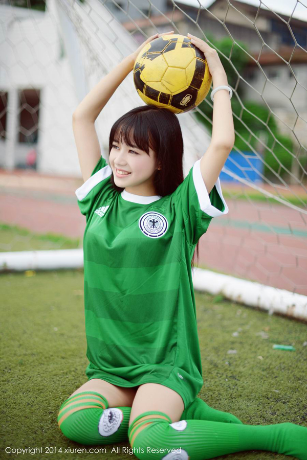 点击大图看下一张：秀人嫩模闺房清纯美图7