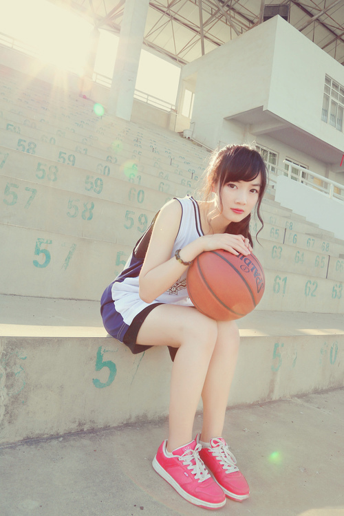 点击大图看下一张：爱上篮球的清纯姑娘6