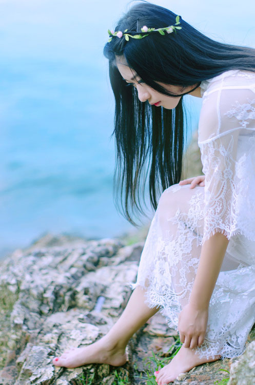 点击大图看下一张:蔚蓝天空下的美丽仙女8