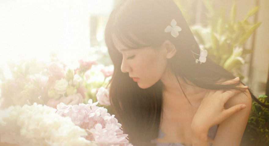 点击大图看下一张：爱上蔷薇花的纯美姑娘1