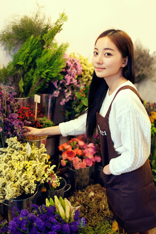 点击大图看下一张：清纯唯美鲜花少女清纯可人1