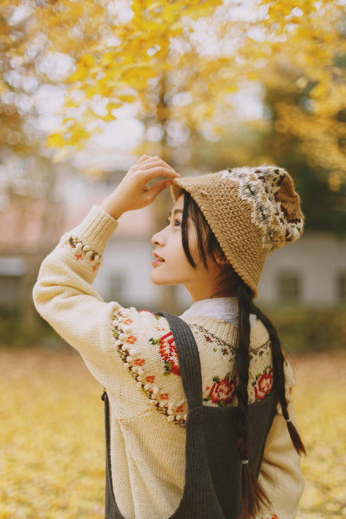 点击大图看下一张：可爱帽子少女的秋天生活3