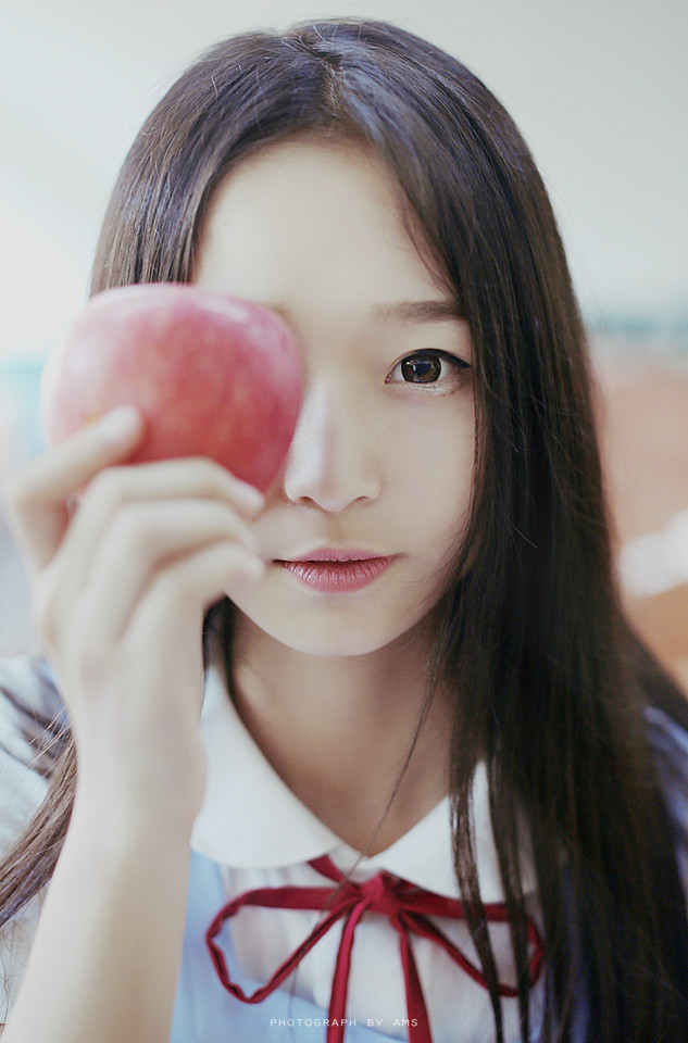 点击大图看下一张：红苹果的夏日萌妹子2