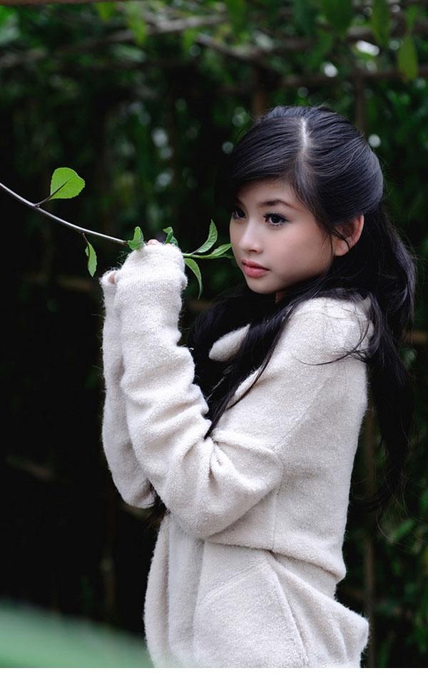 点击大图看下一张:甜美校园女生春日可爱图片9