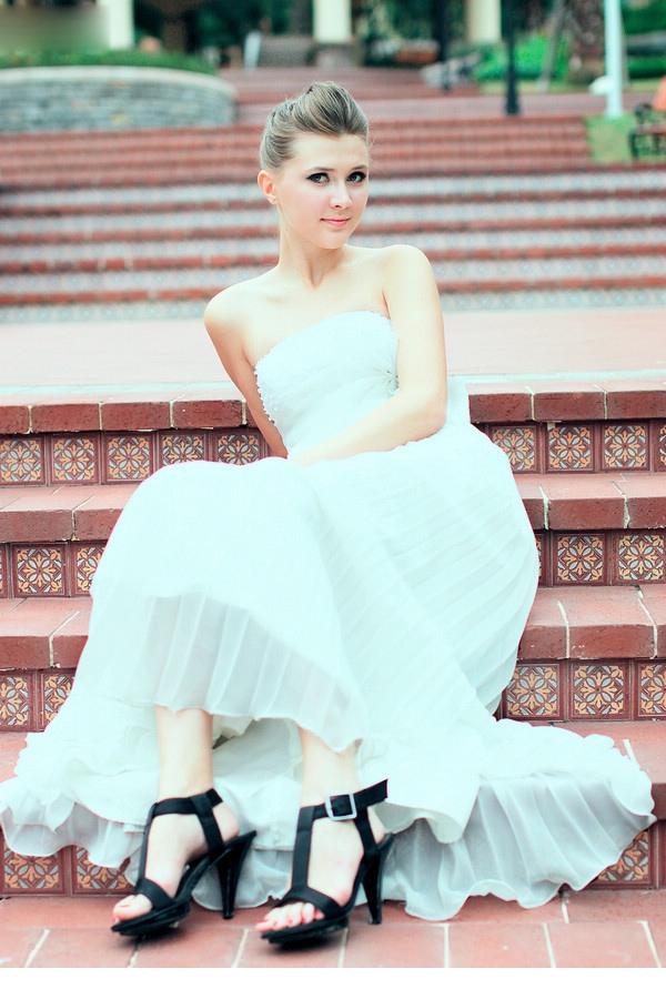 点击大图看下一张：超美俄罗斯美女唯美婚纱写真2