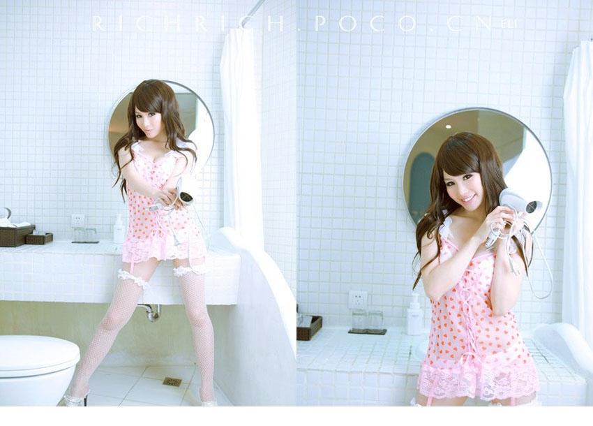 点击大图看下一张：粉嫩小萝莉浴室蕾丝大片7