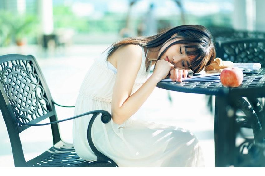 点击大图看下一张:清纯长发MM慵懒迷人时光7