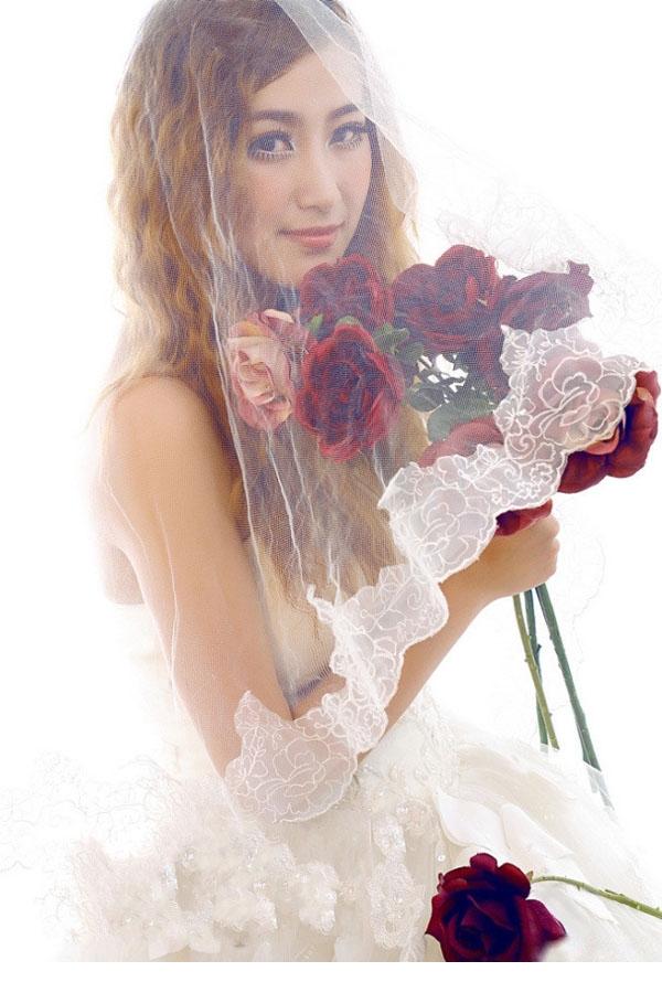 点击大图看下一张：美女模特花色新娘唯美婚纱写真5