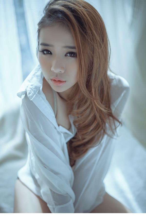 点击大图看下一张：诱人小美女性感私房香艳养眼9