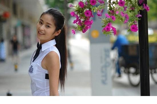 点击大图看下一张:中戏校花香香公主颖儿8