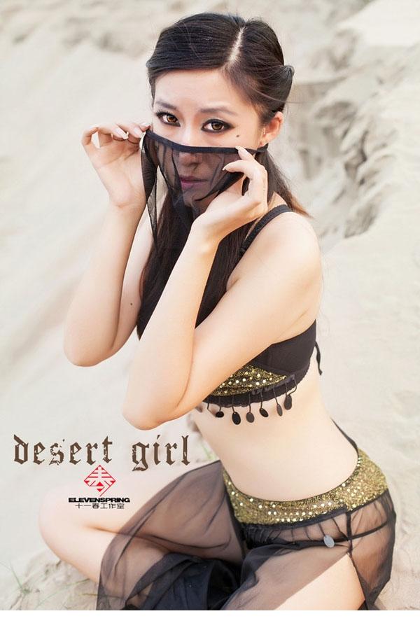点击大图看下一张：沙漠女郎透明薄纱性感难遮白皙肌肤1