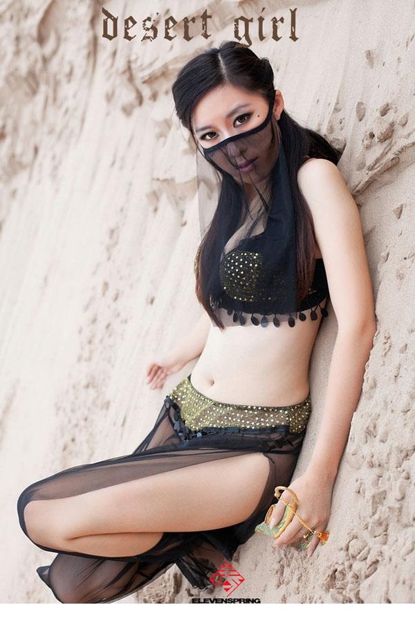 点击大图看下一张：沙漠女郎透明薄纱性感难遮白皙肌肤2